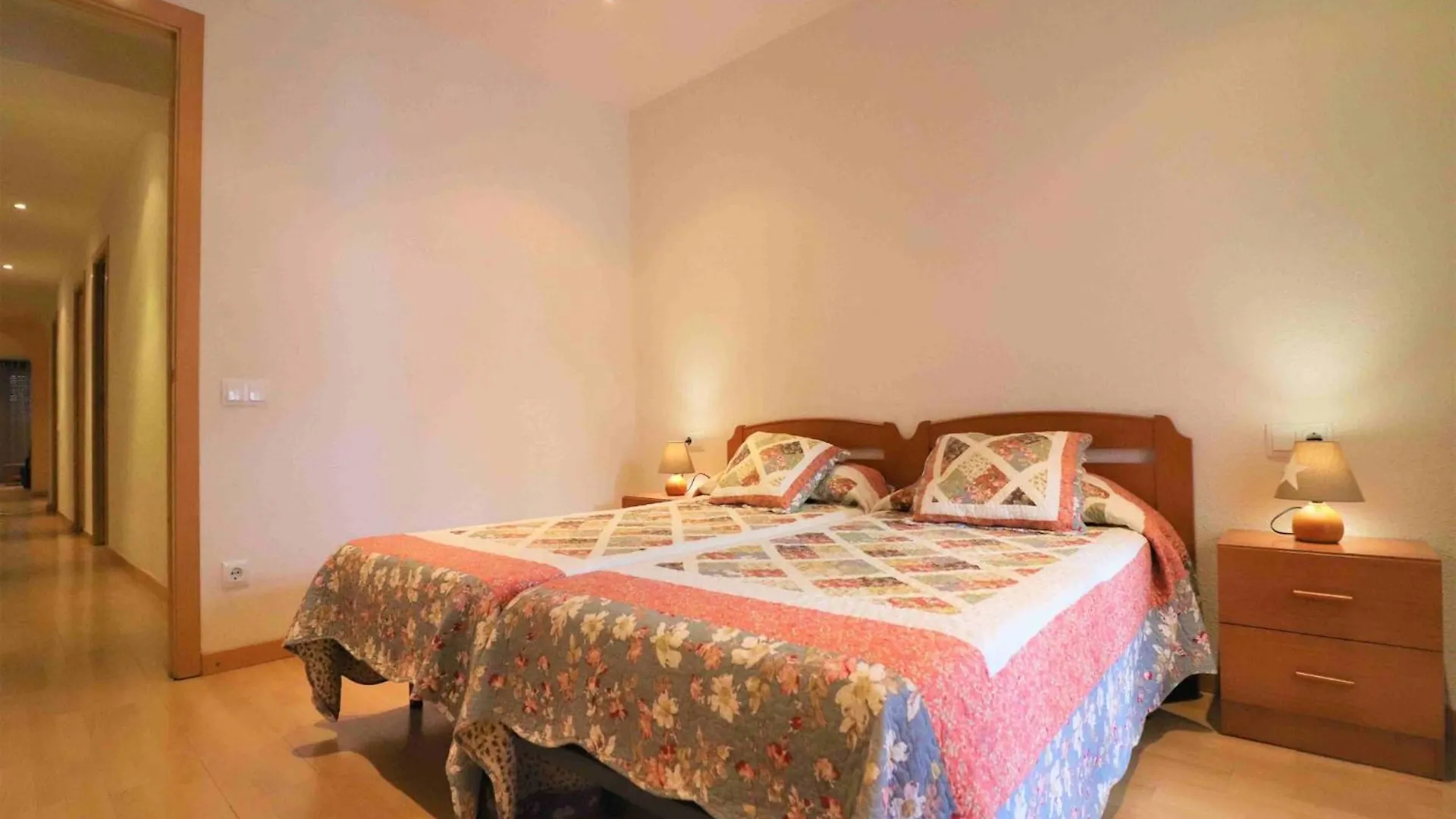 Lush Apartment In Roses Spanje