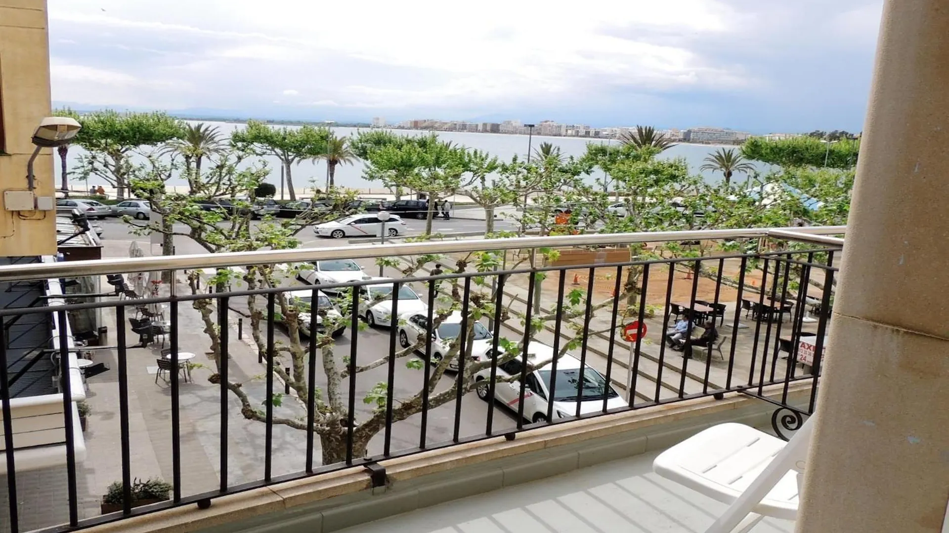 Lush Apartment In Roses 0*,  Spanje