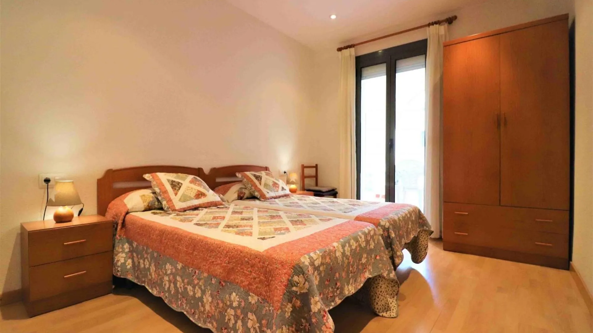Lush Apartment In روساس 0*,  إسبانيا